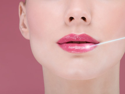 Xóa xăm môi bằng công nghệ Laser Toning có đau không?